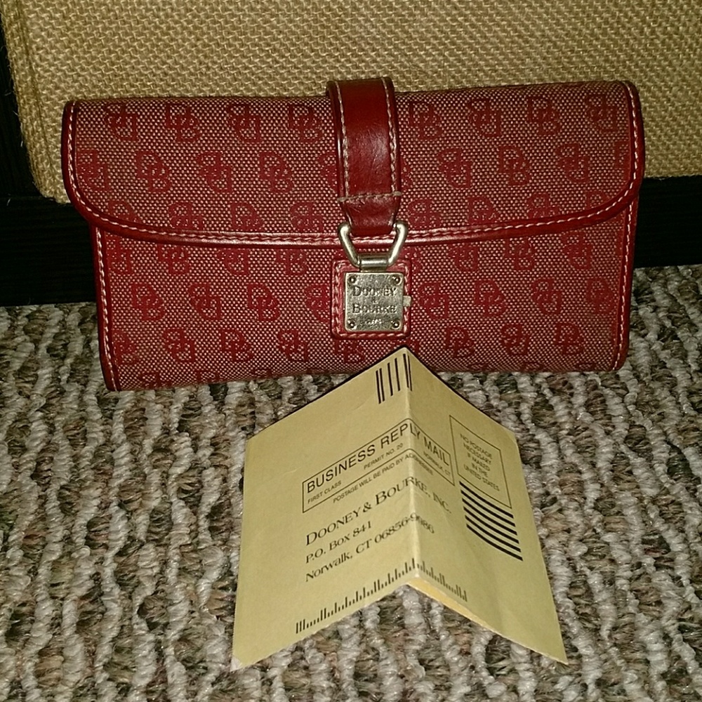 Dooney & Bourke wallet